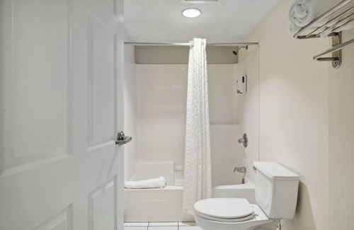 Panama City Beach Hotel | 3 Stunning Ocean/Gulf Suites! Outdoor Pool Access, BBQ Area & Free Parking!