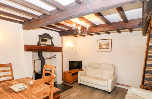 Garndolbenmaen Cottage | 3 TAN Y COED, pet friendly, character holiday cottage in Tremadog
