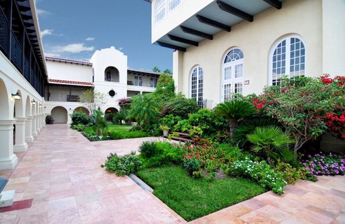 Western Division House | 3-Unit Historic Gem | Relaxing Pool, Dining & Central Downtown Vibe