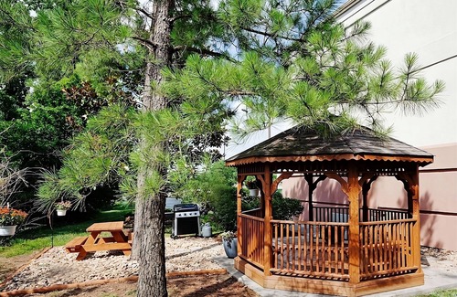 Ashley Oaks Hotel | 3 Units Close to West Town Mall! Private Kitchen, FREE Parking, Pets Allowed!