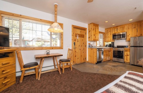 Tahoya Shores Hotel | 3 Units Studios | Lakeside Tahoe Lodge | Kitchen & Free Parking