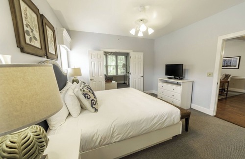 Lackey Resort | 3 Upscale Gated Villas w/Deck Access Near Trails & Family-Friendly Fun