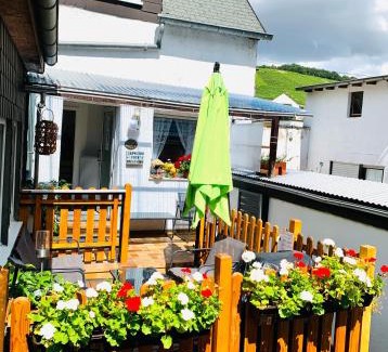 Winningen Apartment | 3-Zimmer Haus 85qm mit Balkon bis zu 8 Personen