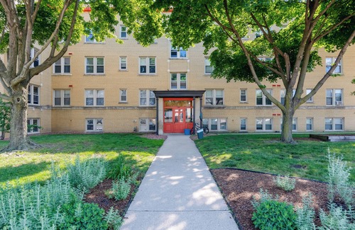 Dearborn Apartment | 30+Day/Work-Friendly Space for Nurses & Travelers