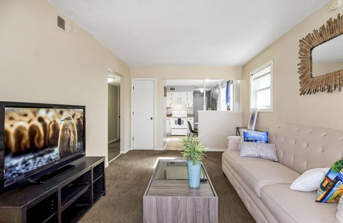 Independence House | 30 days minimum 2b1b Spacious unit near downtown/stadiums in independence MO