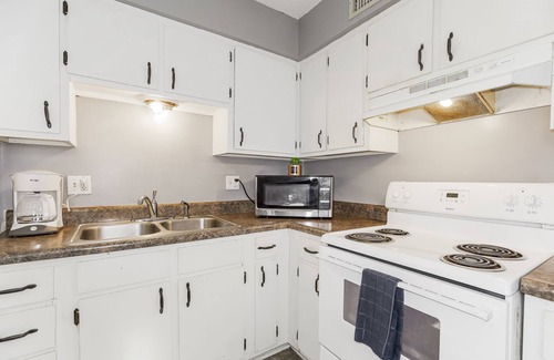 Independence House | 30 days minimum 2b1b Spacious unit near downtown/stadiums in independence MO