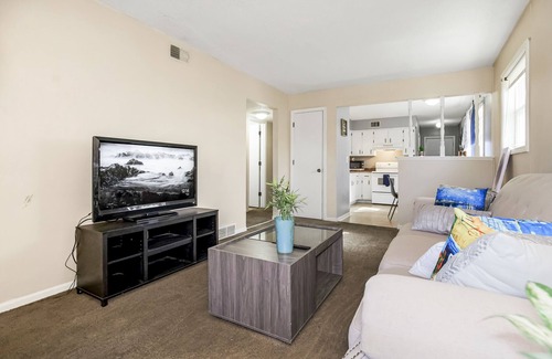 Independence House | 30 days minimum 2b1b Spacious unit near downtown/stadiums in independence MO