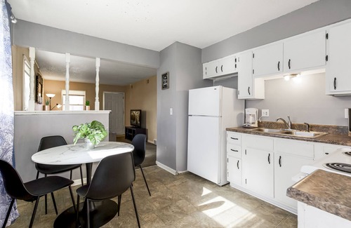 Independence House | 30 days minimum 2b1b Spacious unit near downtown/stadiums in independence MO