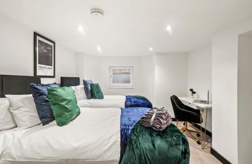 Castleford Apartment | 30 percent off! Sleek and Stylish Yorkshire Gem - Sleeps 4