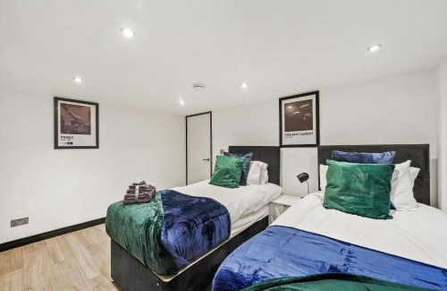 Castleford Apartment | 30 percent off! Sleek and Stylish Yorkshire Gem - Sleeps 4