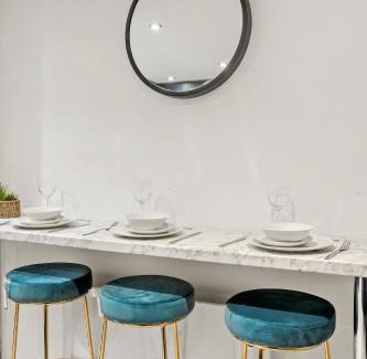 Castleford Apartment | 30 percent off! Sleek and Stylish Yorkshire Gem - Sleeps 4