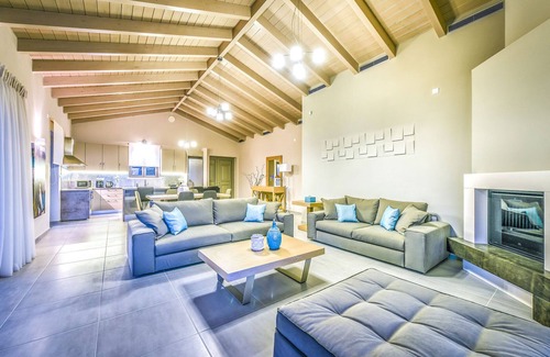 Limni Keri Villa | 300m to the Beach/Private Heated Pool/Outdoor Bar /Near to Top Attractions