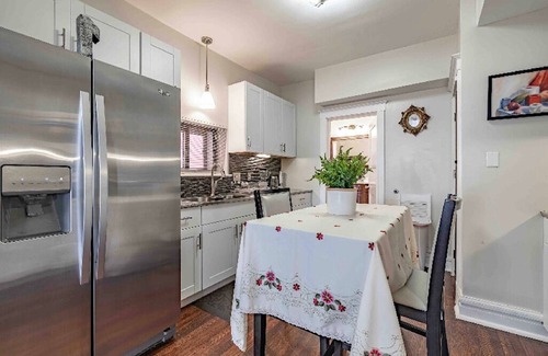 St. Louis Apartment | #301 Best location in the Heart of Dalmar Loop