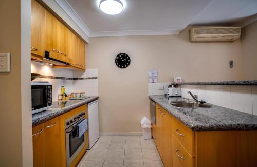 Perth Central Business District Apartment | 302 Wonderful Waldorf Poolgym