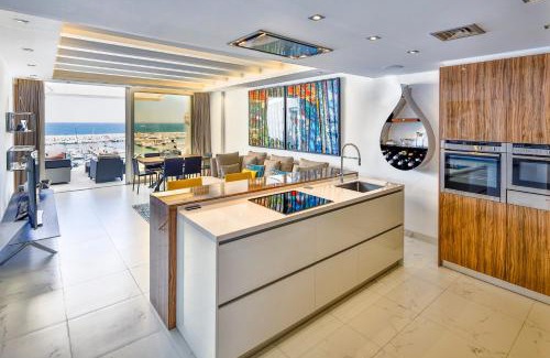 Puerto Banus Apartment | 306 -Luxury Selection- Puerto Banus Marbella Front Line Penthouse