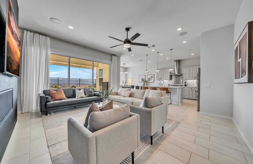 Canyon Country House | 30nights Min｜Mainfloor Bedroom｜Garage Access｜Pet friendly｜Natural Light #42174