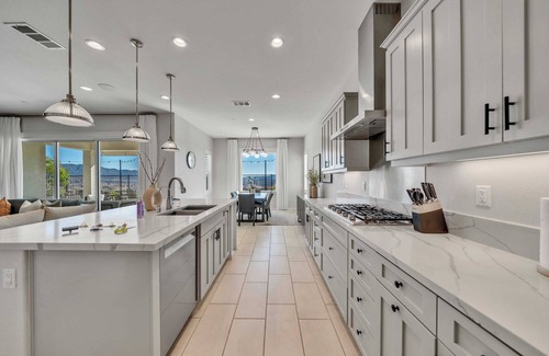 Canyon Country House | 30nights Min｜Mainfloor Bedroom｜Garage Access｜Pet friendly｜Natural Light #42174