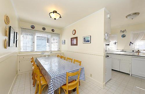Avalon House | 316CA Upper 316 Catalina Upper