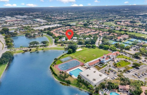 Boca Raton Apartment | 320D - Spacious 2/2 on Top floor in Boca - Walking distance from Evert Tennis & Boca Prep