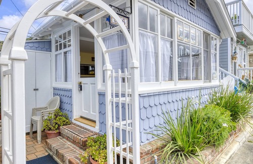 Avalon House | 326E: Cozy Beach Bungalow on Eucalyptus, WIFI, Quick Walk to Beach - 326 Eucalyp