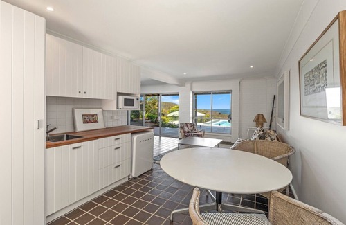 Killcare Heights House | 33 Degrees - Stunning Views by HolidayCo.