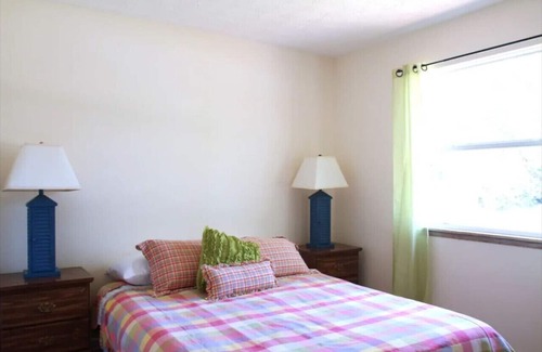 Dolphin's Cove House | 332/A Dolphin / Perfect getaway!