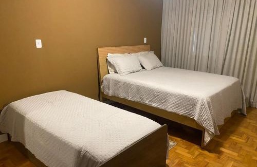 Gonzaga Apartment | 350 metros da praia Gonzaga local turístico