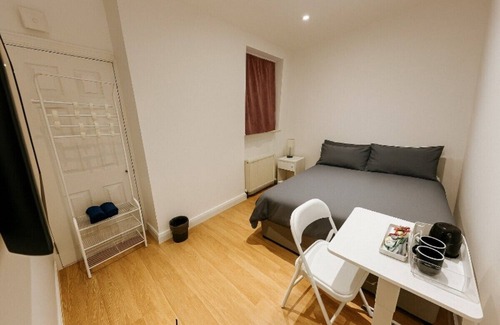 Harringay House | 356 Manor House Central London Room 3