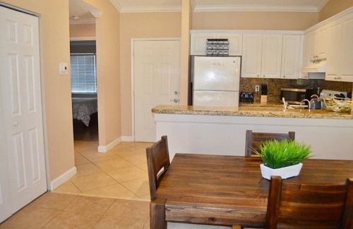 Mission Bay Apartment | 360C – Bright Top-Floor Apartment w/Washer & Dryer, Pool & Parking Near Evert