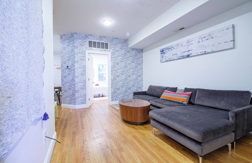 Highland Park Apartment | 3BD 1.5BTH Bright and Spacious Apt