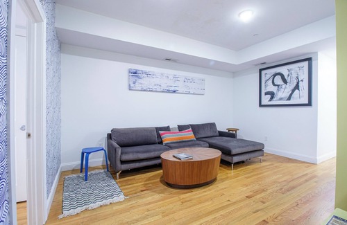 Highland Park Apartment | 3BD 1.5BTH Bright and Spacious Apt