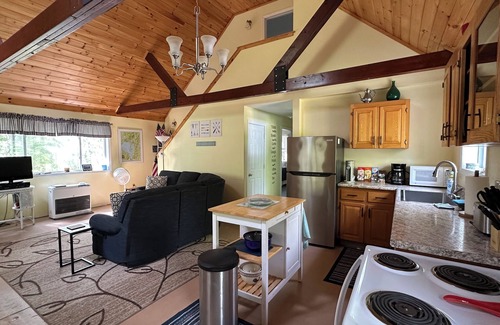 Standish House | 3Bd, 1 bath camp on Frye Island close to Beach 6 with screened-in porch!