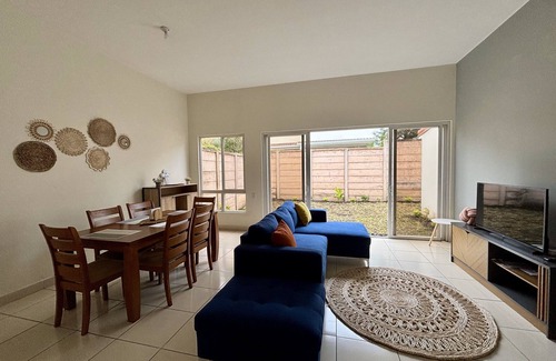 Santa Tecla House | 3bedroom Family House in charming Santa Tecla private neighborhood, w/WiFi, AC