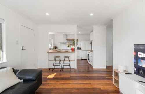 Brisbane House | 3Beds Value and Comfort Stay Airport CBD and Cafes