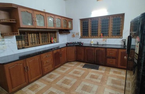 Narakal House | 3BHK A/C Family Friendly homestay in Kadamakudy.