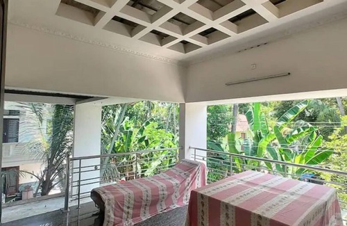 Narakal House | 3BHK A/C Family Friendly homestay in Kadamakudy.