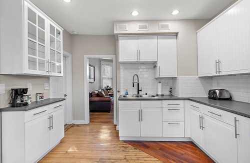 West Seventh House | 3br 2ba hse AC WiFi 3 blks to Xcel Event Center, dining,&bars 6.8 mls to airprt