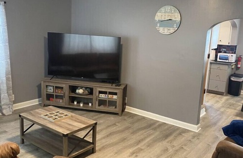 Zanesville House | 3BR/2BA North End, All Ammenities Included!