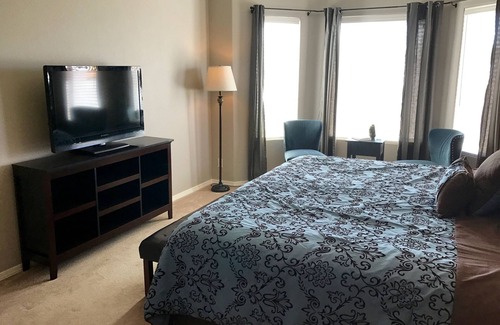 Heritage Hills House | 3BR/2BA Spacious, NE Heights, Excellent mountain views, minutes from downtown