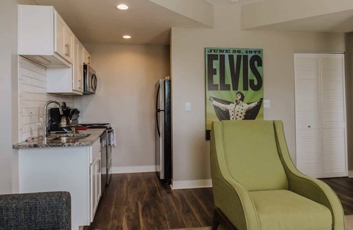 Chatham-Arch Apartment | 3BR/3BA Combined Apartments Near Lucas Oil Stadium