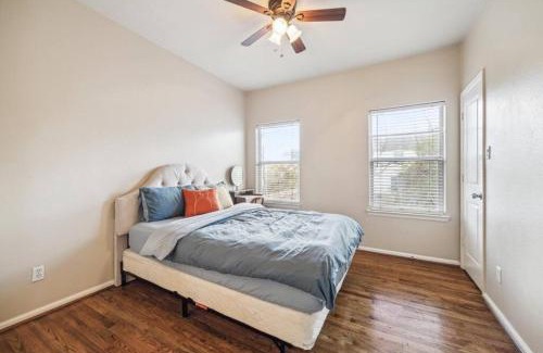 Washington Ave./ Memorial Park House | 3BR 3Ba Home l Spacious l Walkable l Washington Ave