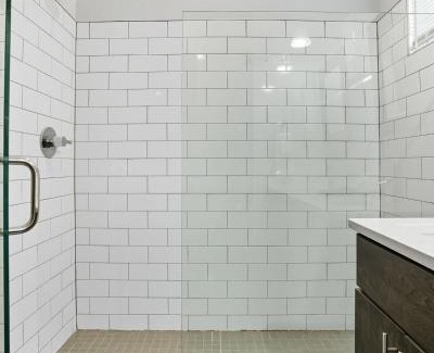 Chestnut Hill House | 3BR and 3BA 5 Min DT Firepit Patio and Sleeps 10