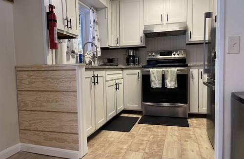 Waitsfield Apartment | 3BR Apartment in beautiful Waitsfield close to skiing, shopping, dining, hiking