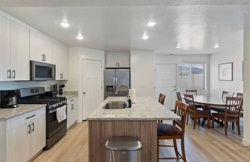 Cedar City Villa | 3BR Basecamp~Trails~Propane Grill & Pet Friendly