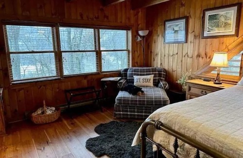 Bouvet Island Hotel | 3BR Cabin on 6 Acres, VIEWS, Hot Tub + Fire Pit, Game Room - Rustler's Ridge