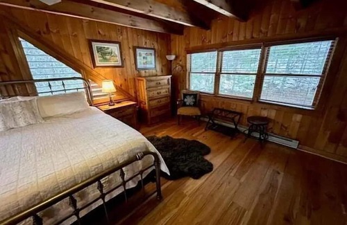 Bouvet Island Hotel | 3BR Cabin on 6 Acres, VIEWS, Hot Tub + Fire Pit, Game Room - Rustler's Ridge