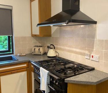 Knowle Sands House | 3BR House Self Check In Parking By PlushPad