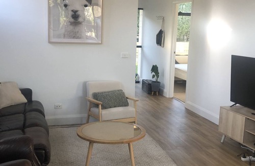 Lindisfarne House | 3BR Lindisfarne Townhouse near Cafes, Pub, Parks