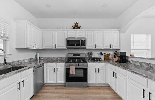 Pioneer Crossing House | 3BR+Office - Work & Family Ready