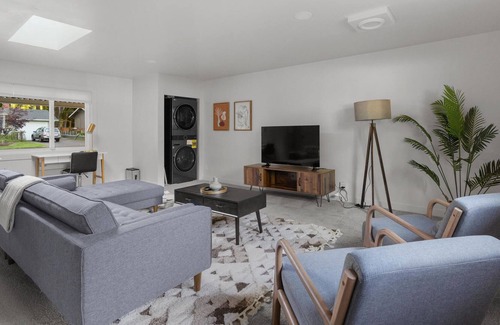 Bothell House | 3BR Pet-Friendly Home in Bothell